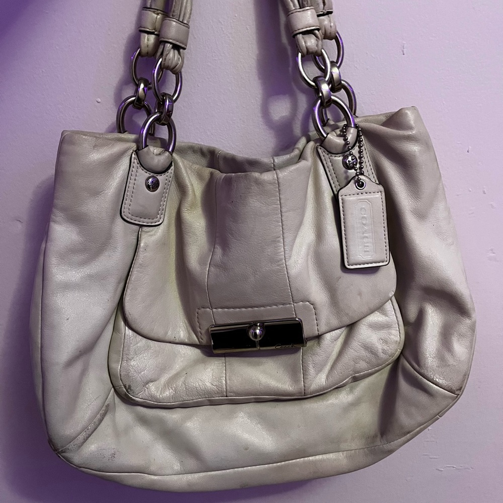 Coach Cream Leather Handbag
(signs of use!!)